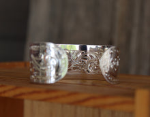 Load image into Gallery viewer, Wide engraved cuff