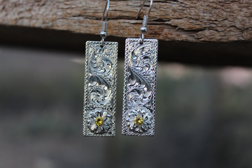 Earrings with flower and stone